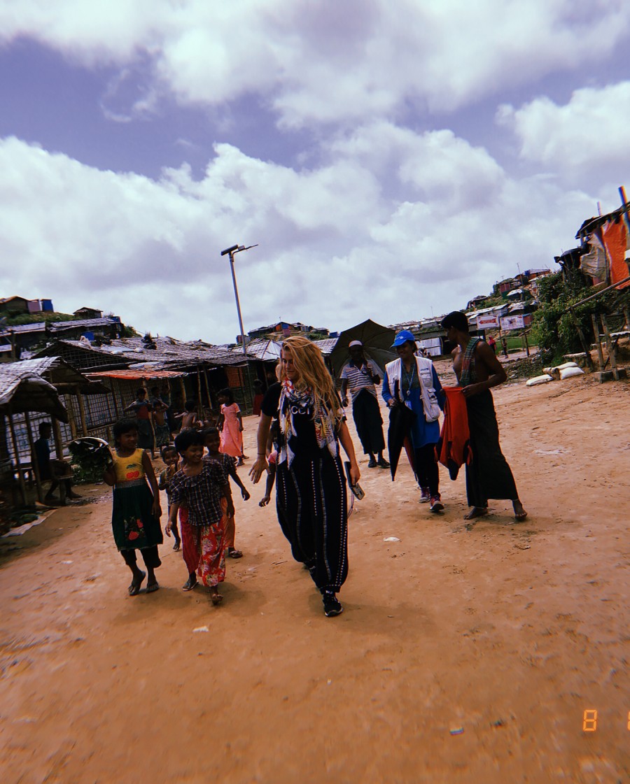 Gigi Hadid Visits Rohingya Refugees In Bangladesh Photos