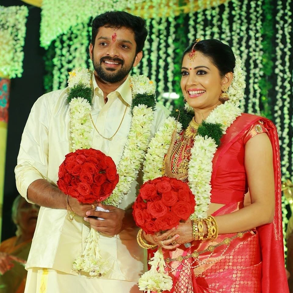 'Nedunchalai' actress Shivada Nair weds Murali Krishnan - Photos,Images ...