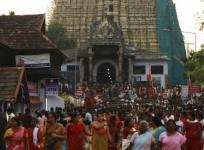 devotees-leave-sree-padmanabhaswamy-temple-after-offering-prayers-on-the-eve-of-pongala-festival-in-thiruvananthapuram-capital-of-the-southern-indian-state-of-kerala-february-18-2011