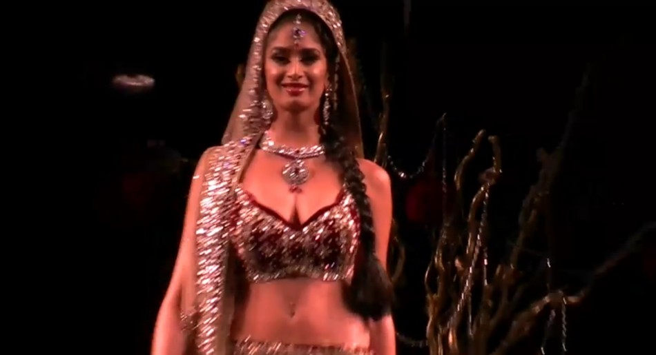 Models walks the ramp presenting their designs during Aamby Valley India Bridal Week-2010. Aamby Valley India Bridal Week