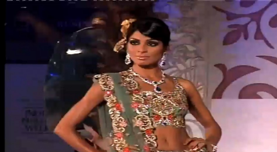 Models walks the ramp presenting their designs during Aamby Valley India Bridal Week-2010. Aamby Valley India Bridal Week