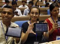 students-display-aakash-after-launching-ceremony-in-new-delhi