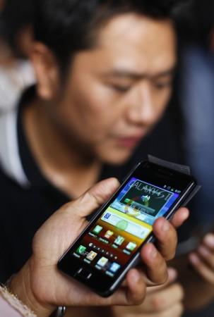 How To Install Paranoid Android 4 4 4 Kitkat Custom Rom On Samsung Galaxy S2 I727 Tutorial Ibtimes India