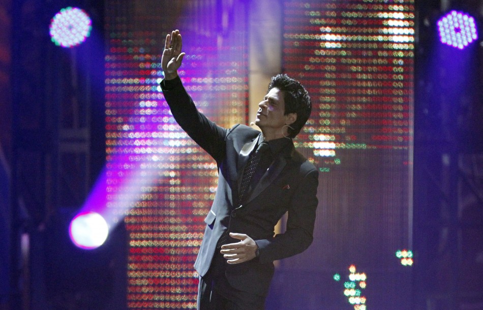 Bollywood actor Shah Rukh Khan waves during the International Indian Film Academy (IIFA) awards show in Toronto June 25, 2011. Shah Rukh Khan