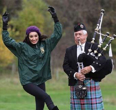 Kanishtha Dhankhar poses with Pipe Major David Boyle, during the Kanishtha Dhankhar