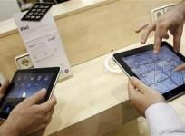 visitors-check-out-the-new-apple-ipads-at-an-apple-retail-store-in-madrid