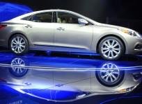 the-hyundai-azera-is-unveiled-at-the-la-auto-show-in-los-angeles-california