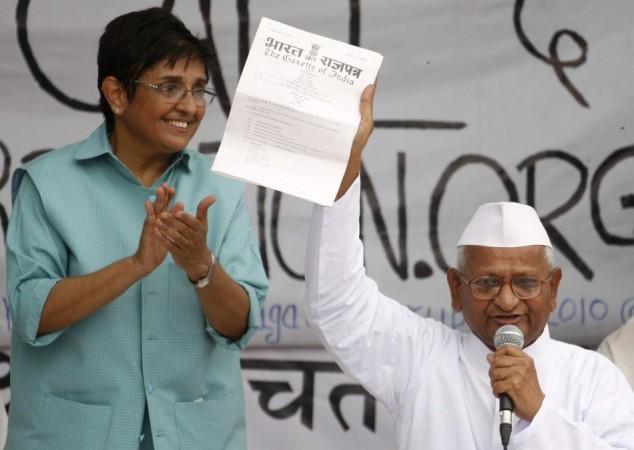 Kiran Bedi with Anna Hazare