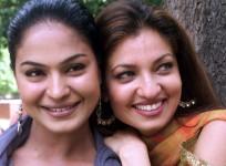 veena-malik-l-with-sheeba-bhakri