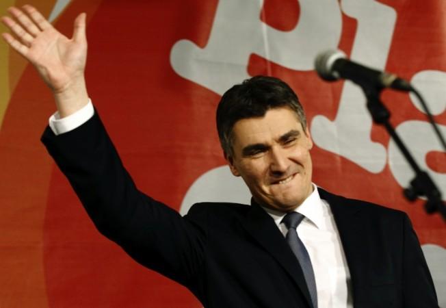 Croatian Prime Minister Zoran Milanovic signed the ratification treaty to enter the European Union