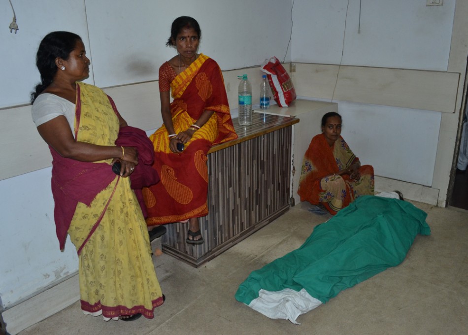 Relatives of a patient who died in the AMRI hospital. AMRI/ Kolkata fire