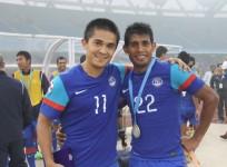 sunil-chhetri-with-team-mate