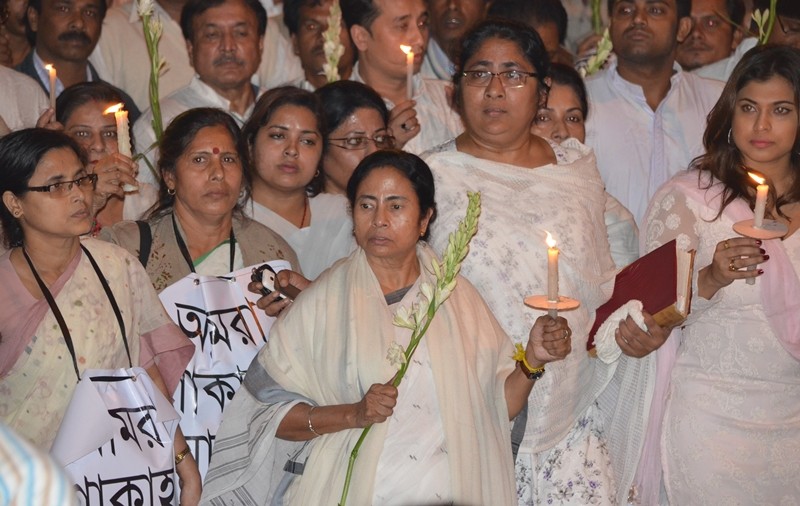 Mamata Banerjee pays tribute to AMRI fire victims Mamata Banerjee