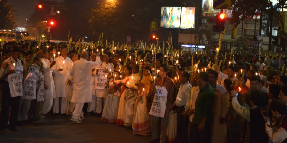 People participating in Candlelight Tribute Candlelight Tribute