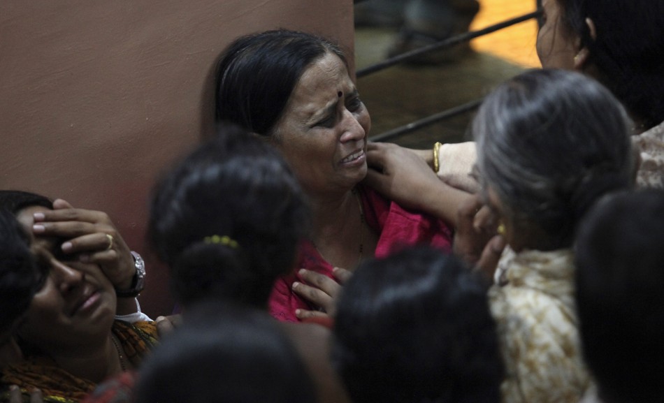 Yogini Bidve (C), the mother of murdered Indian student Anuj Bidve, is consoled during his funeral in Pune, about 190km (118 miles) from Mumbai, January 7, 2012.  Anuj Bidve