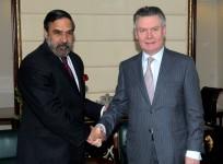 anand-sharma-l-karl-de-gucht