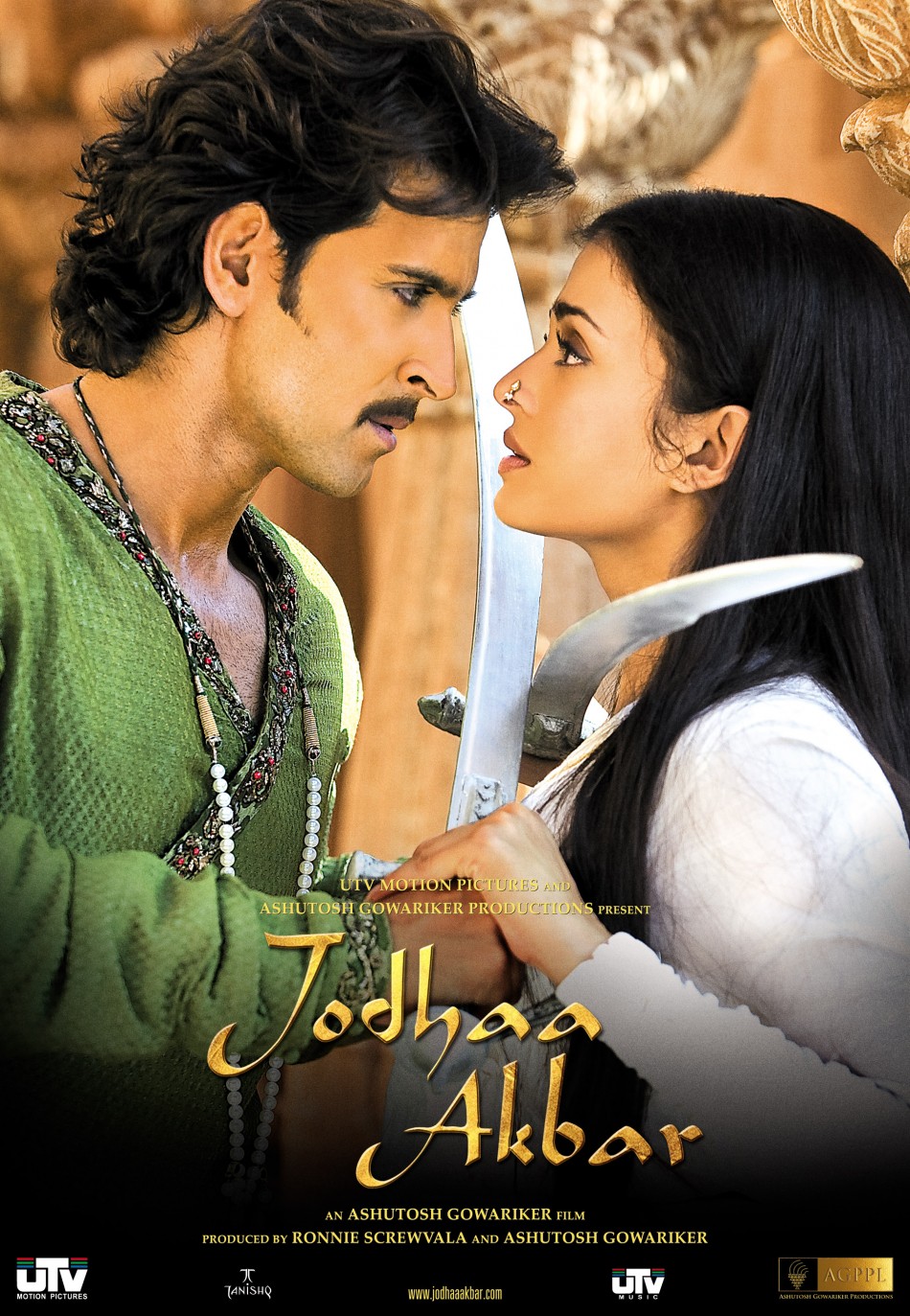 A sixteenth century love story about a marriage of alliance that gave birth to true love between a great Mughal emperor, Akbar (Hrithik Roshan), and a Rajput princess, Jodha (Aishwarya Rai Bachchan). 'Jodhaa Akbar'