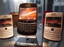 blackberry-smartphones-are-displayed-at-a-store-in-seoul