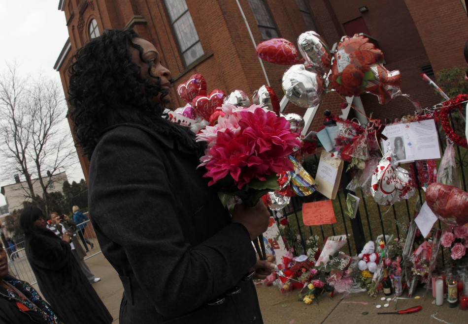 Whitney Houston Fan's House on Fire: Fans Pay Tribute to the Singer ...