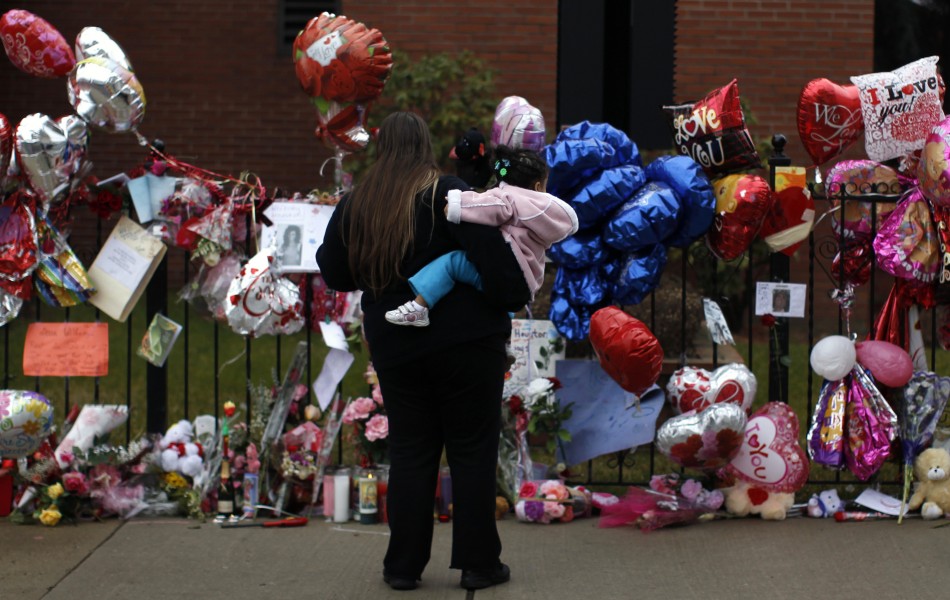 Whitney Houston Fan's House on Fire: Fans Pay Tribute to the Singer ...