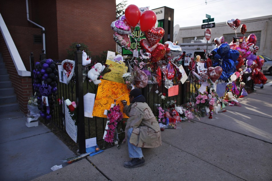 Whitney Houston Fan's House on Fire: Fans Pay Tribute to the Singer ...