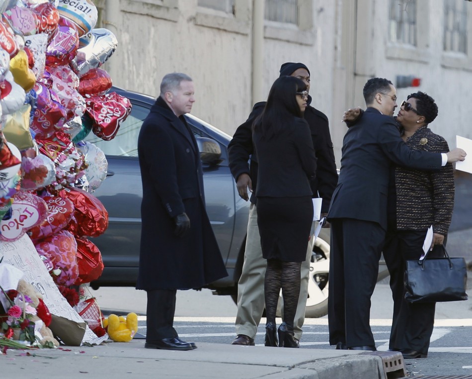 Whitney Houston's Final Journey: Tearful Good-bye To The Star [PHOTOS ...