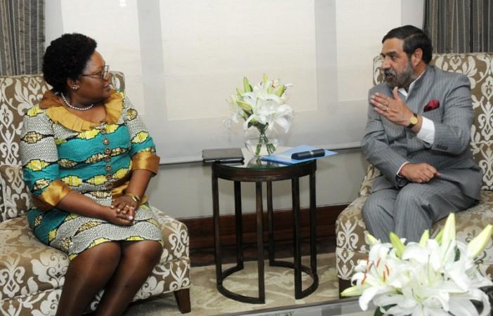 Joice Mujuru (L), Anand Sharma