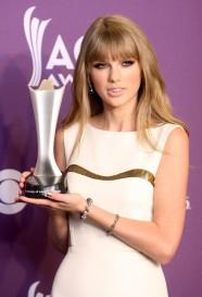 Taylor Swift Is Entertainer Of The Year Academy Of Country Music 