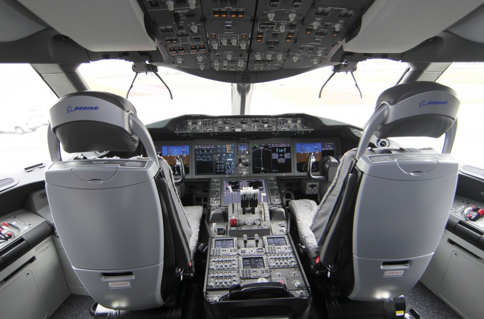 Boeing 787 Dreamliner Aircraft (INSIDE PHOTOS)
