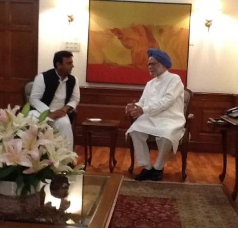 UP CM Akhilesh Yadav Meets PM Manmohan Singh