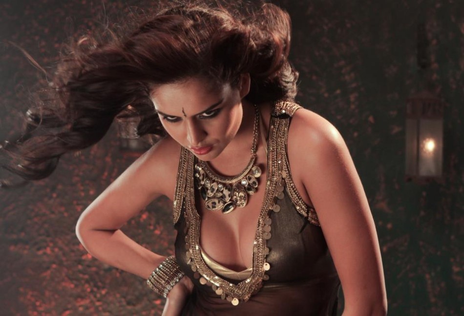 Nathalia Kaur in “Dan Dan” Item Song