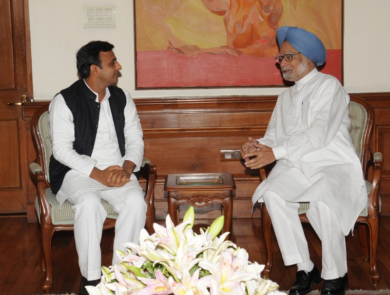Akhilesh Yadav Met Manmohan Singh