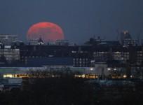 the-moon-rises-over-east-london