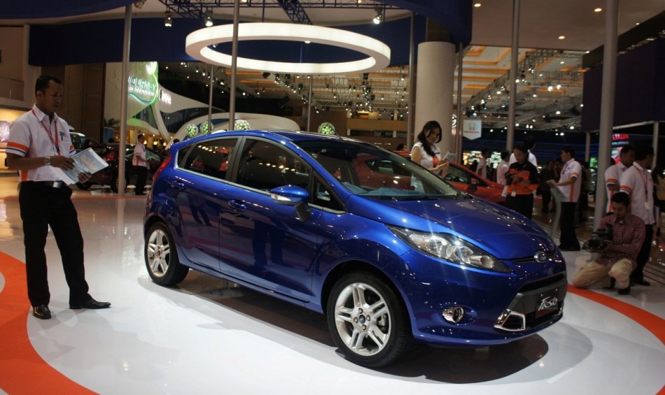Ford Fiesta
Mileage: 23 kmpl
Price: INR 9,13,901 onwards (ex-showroom price New Delhi) Ford Fiesta