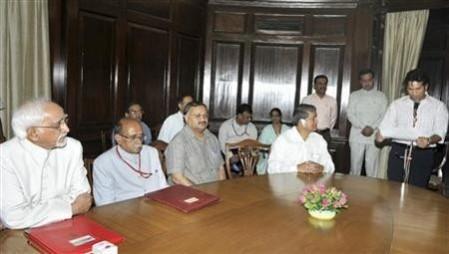 Sachin Tendulkar (R) takes an oath as Vice President Mohammad Hamid Ansari (L) watches during the swearing-in ceremony at the parliament in New Delhi June 4, 2012. Sachin Tendulkar