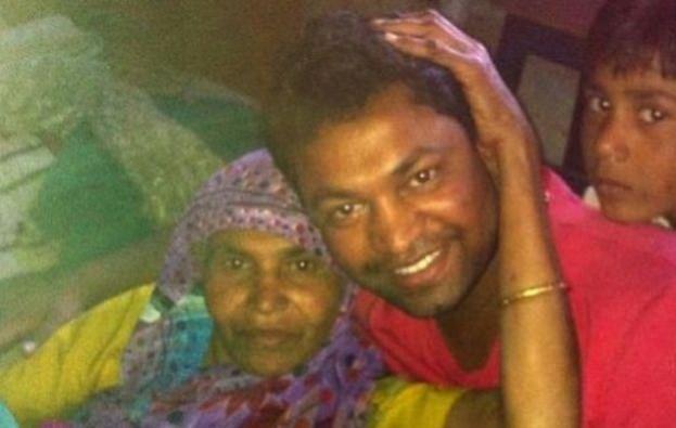 Saroo Brierley after reuniting with mother after 25 years. Image Credit: Facebook/ Saroo Brierley (Official) Saroo Brierley after reuniting with mother after 25 years. Image Credit: Facebook/ Saroo Brierley (Official)