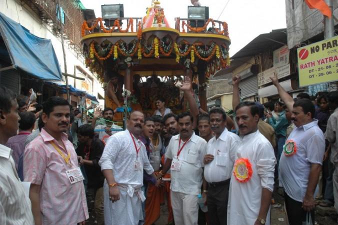 Temple's President Ramesh-Chandramuni, Secretary Braj Kishore paying homage to Lord Jagannath. Image: Scribes INC Temple's President Ramesh-Chandramuni, Secretary Braj Kishore paying homage to Lord Jagannath.