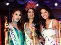 miss-asia-pacific-2012-himangini-singh-yadu-c-with-1st-runner-up-tuyanaa-temenjargal-of-mongolia-r-and-2nd-runner-up-diana-kubasova-of-latvia-image-facebook-i-am-she