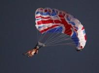 queen-elizabeth-with-james-bond