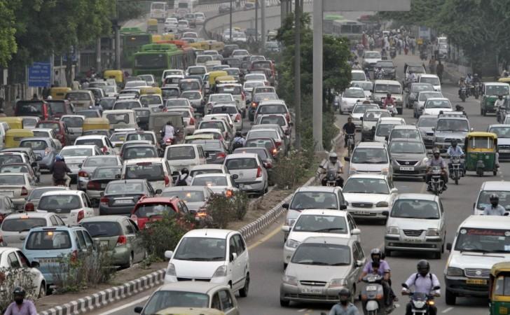 Heavy traffic moves along a busy road during a power-cut at the traffic light junctions in New Delhi (Reuters) Blackouts in India