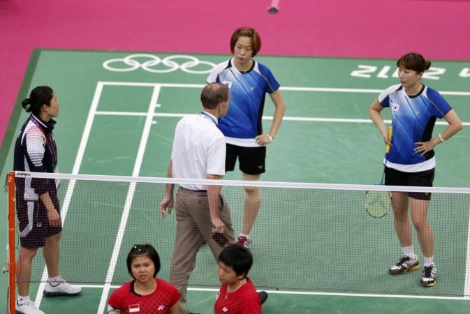 Tournament referee Torsten Berg speaks to players from South Korea and Indonesia during their women's doubles group play stage Group C badminton match during the London 2012 Olympic Games at the Wembley Arena Ha Jung-Eun, Kim Min-Jung, Meiliana Juahari, Greysia Polii