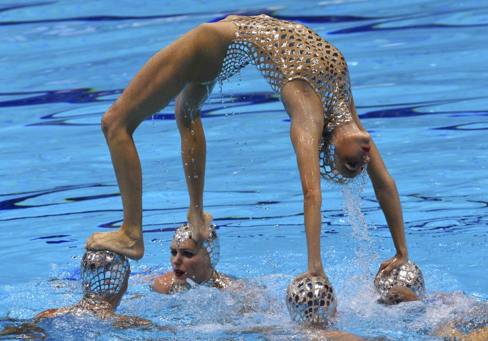 Stunning Pictures Of Glamorous Girls In Synchronised Swimming Team