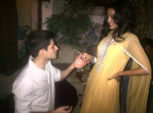 Actress Raima Sen with her close friend Varun Thapar. (Twitter) Actress Raima Sen with her close friend Varun Thapar. (Twitter)