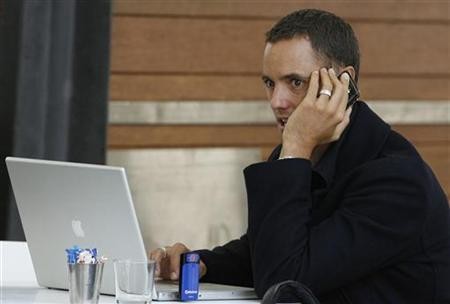 Mobile phones filthier than toilet seats