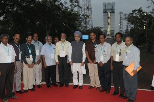 Prime Minister Manmohan Singh with ISRO scientists at the PSLV launch facility in Sriharikota