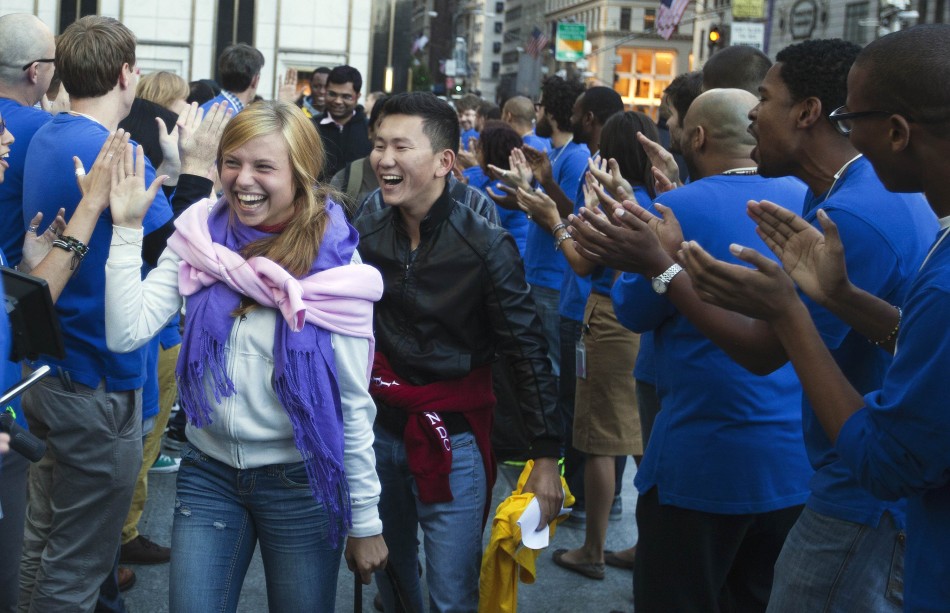 iPhone 5 Sales not Hit By Broken iOS6 Maps App