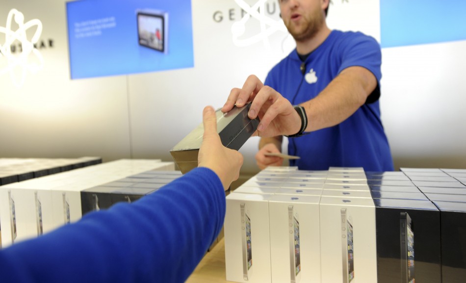 iPhone 5 Sales not Hit By Broken iOS6 Maps App