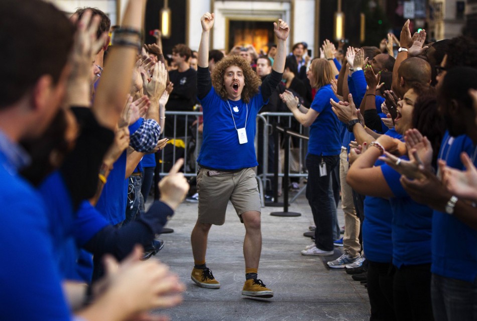 iPhone 5 Sales not Hit By Broken iOS6 Maps App