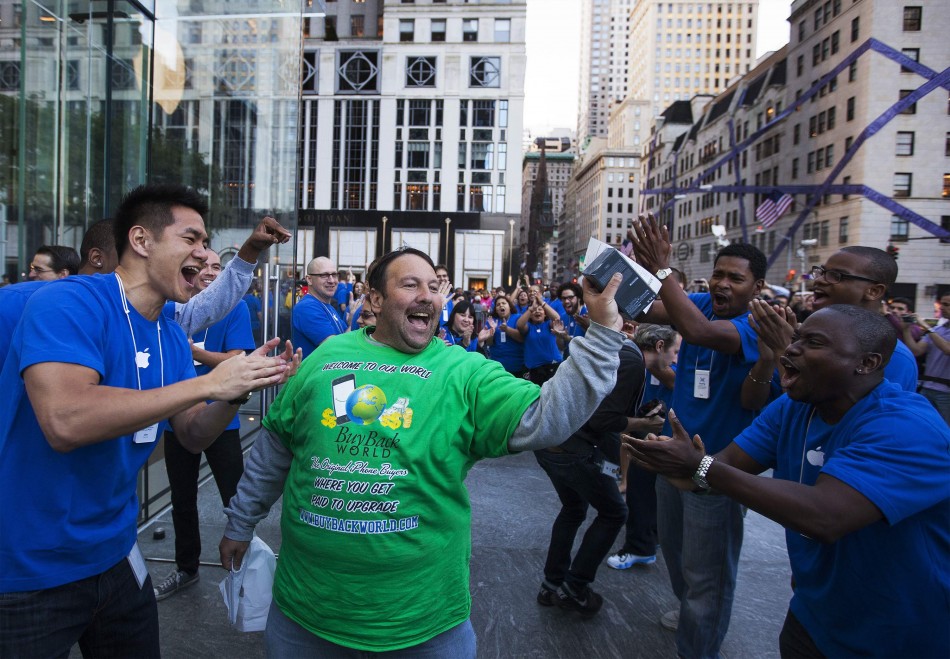 iPhone 5 Sales not Hit By Broken iOS6 Maps App