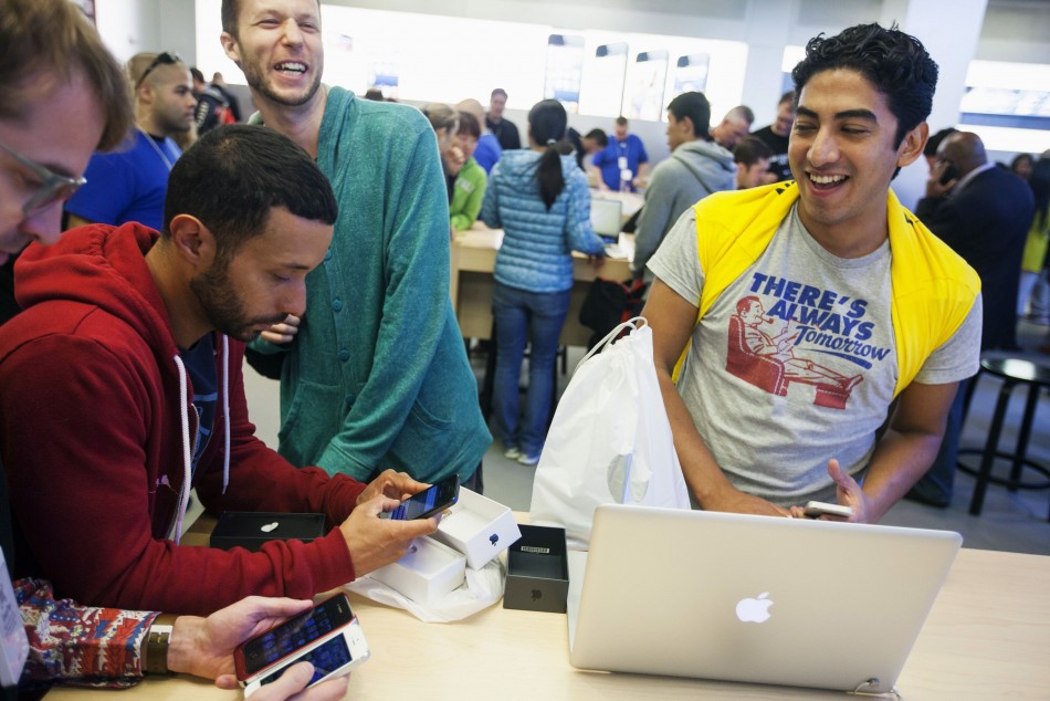 iPhone 5 Sales not Hit By Broken iOS6 Maps App